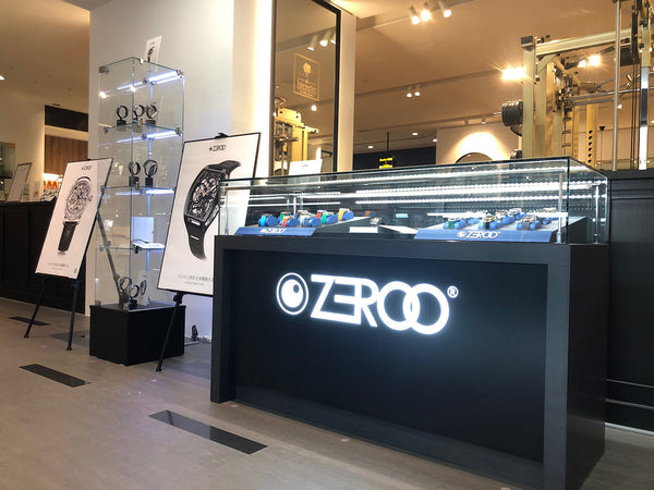 【2025年11月26(水）～2026年１月６(火)の期間で、阪急メンズ東京B1・フォーチュンタイムにて、ZEROO T4-01TRI-EDGE EDITION POP UP イベント、阪急メンズ大阪B1・ザ・タイムハウスにてZEROO T4-01TRI-EDGE EDITION Watch Fair（ティーフォーゼロワン・トライエッジ・エディション・ウォッチフェア）を同時開催】